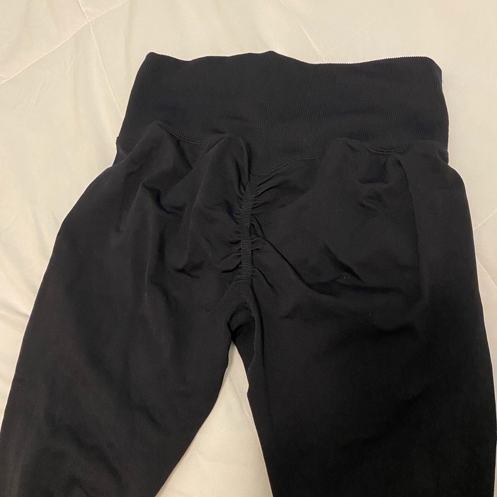 Like New scrunch leggings: Ruuhhee from Amazon. Large